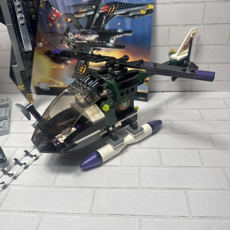 LEGO 7782 Batman The Batwing: The Joker's Aerial Assault 99.9% NICE! - Image 2 of 4