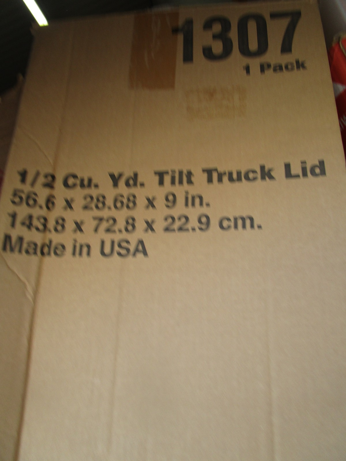 NEW Rubbermaid 1307 Heavy Duty 1/2 Cu. Yard Tilt Truck Lid BLACK