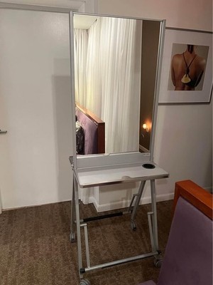 Hair Styling Scuola College by Salon Ambience double island/station with wheels