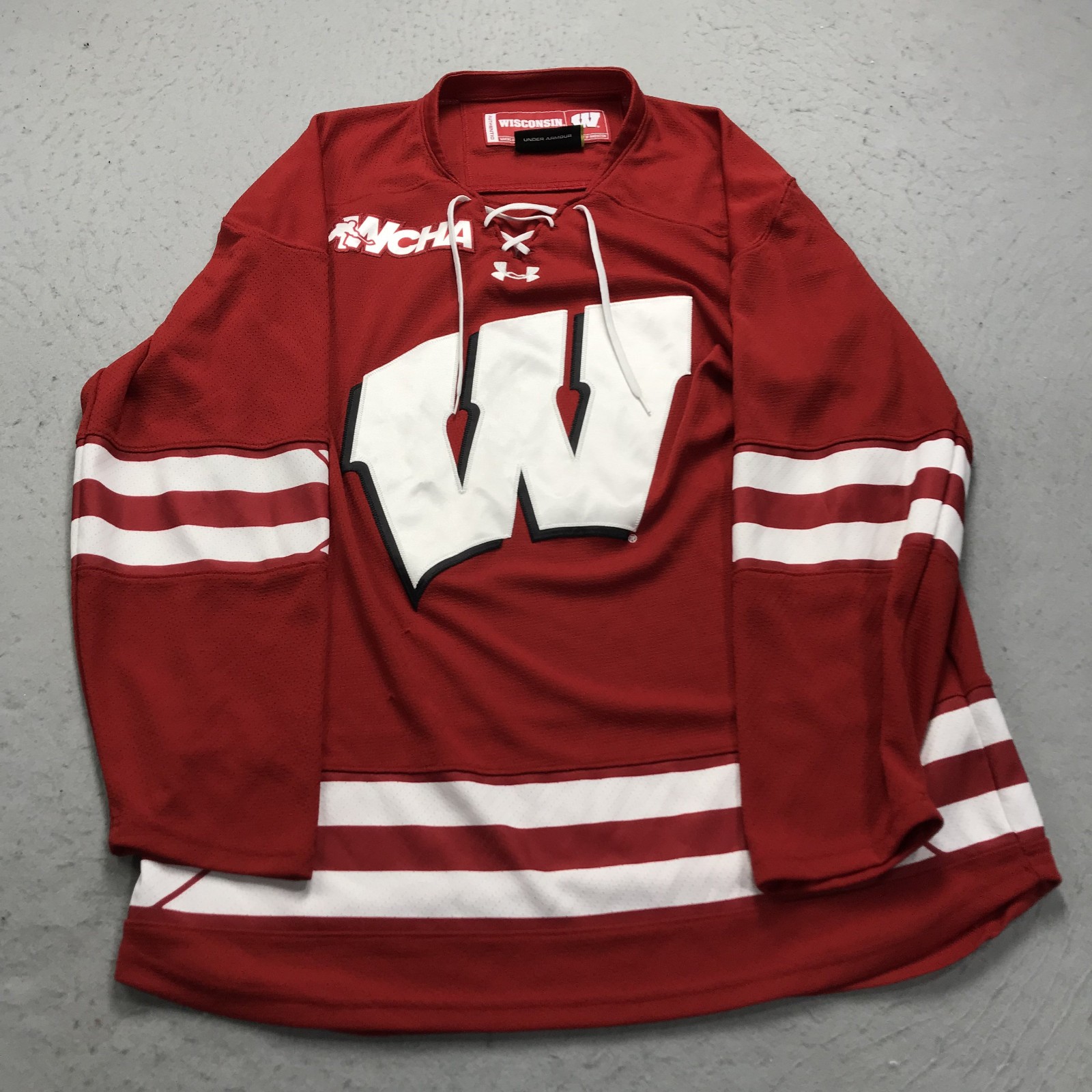 Wisconsin Badgers Jersey Mens Medium Red Under Armour Ice Hockey WCHA NCAA Logo