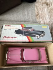 Luxe Car Tin Friction Cadillac Type 1950 Car MF330 COMPLETE 