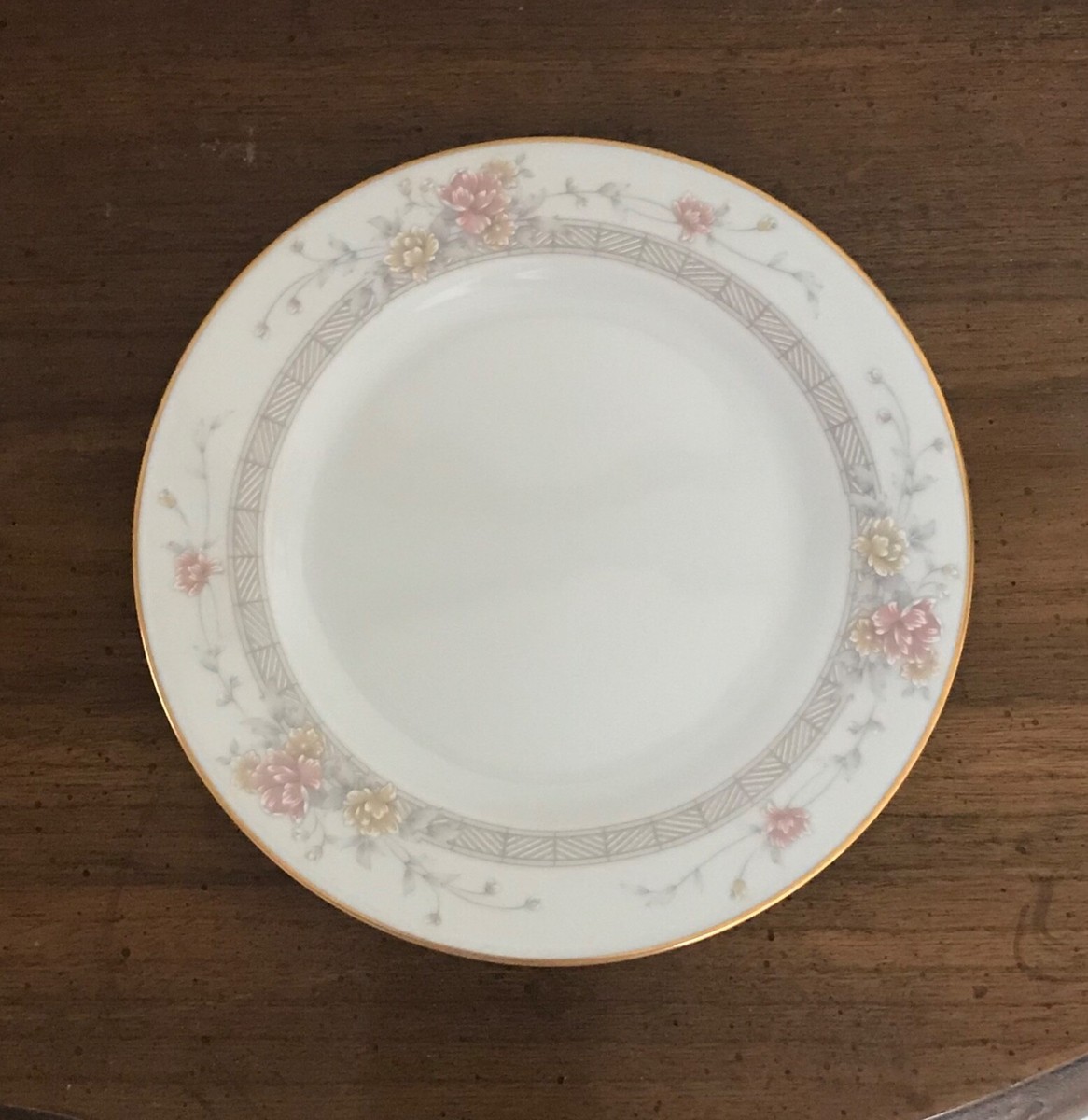 NORITAKE YORT ノースリーブ Amazon.com | Noritake Infinity Green Gold 12-Piece