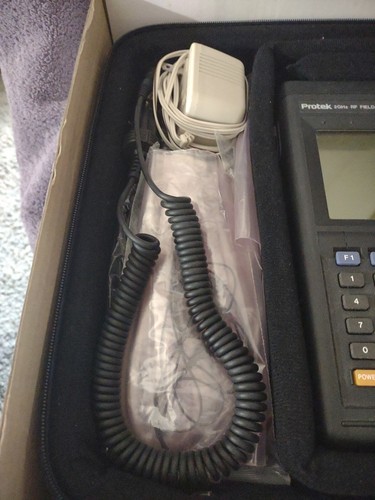New Protek 3201 2GHz Hand-Held RF Field Signal Strength Analyzer - Tested Works - Picture 3 of 11