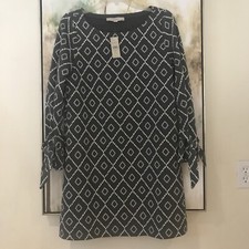 NEW LOFT Women’s Dress  Size Medium Petite diamond pattern ￼ Grey And White