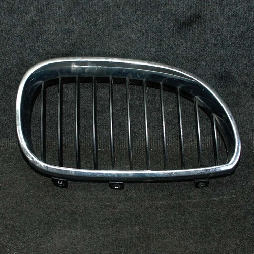 BMW 5 Kühlergrill vorne rechts E60 7065702 2006