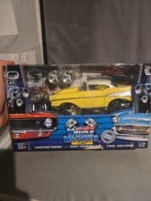 READ Muscle Machines 1:24 Chevrolet '57 Chevy Yellow Diecast Custom Tool
