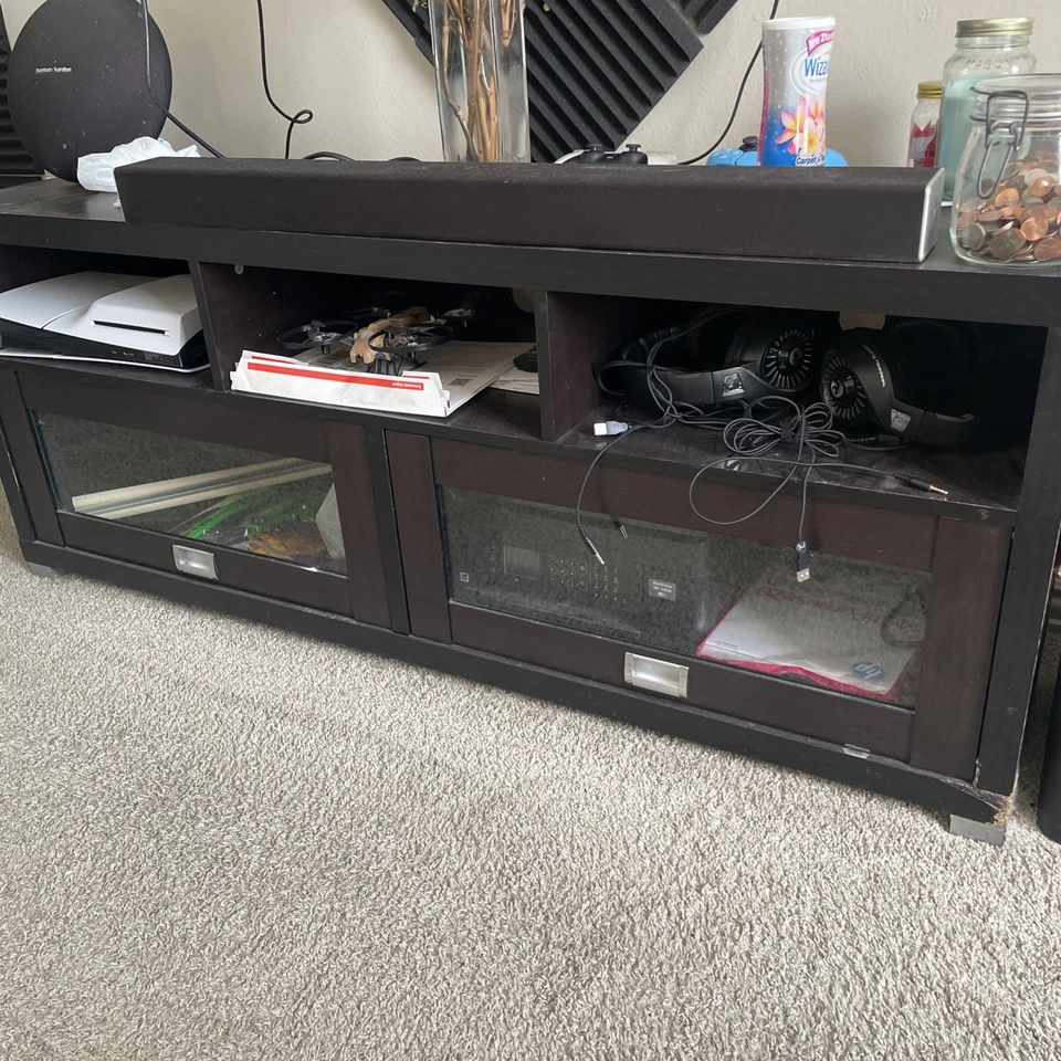 Suporte de TV Durbin 58 polegadas suporta TVs de até 75 polegadas com portas de vidro e prateleiras de armazenamento usadas - Imagem 2 de 3