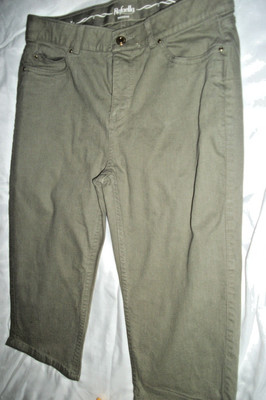 Rafaella weekend Women's capri olive or sage green size 12