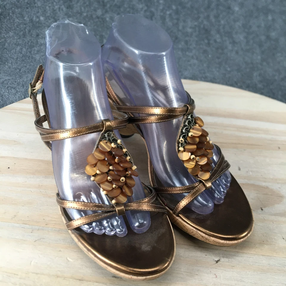 Sandalias A.N.A para mujer 8 M con cordones de cuero dorado informales hebilla cuña punta abierta Foto 3 de 4