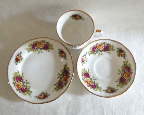 Vintage 1970's Elizabethan English Fine Bone China Trio English Garden - Picture 8 of 13