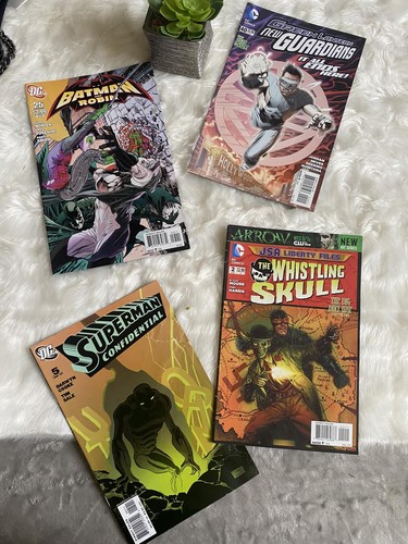 Set of 4 DC Comics Comic Books - Batman & Robin, New Guardians, Superman, The Wh