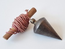 Tolles, altes Lot / Senklot f&uuml;r Maurer - aus Eisen mit Schnur - um 1900/20 - rar