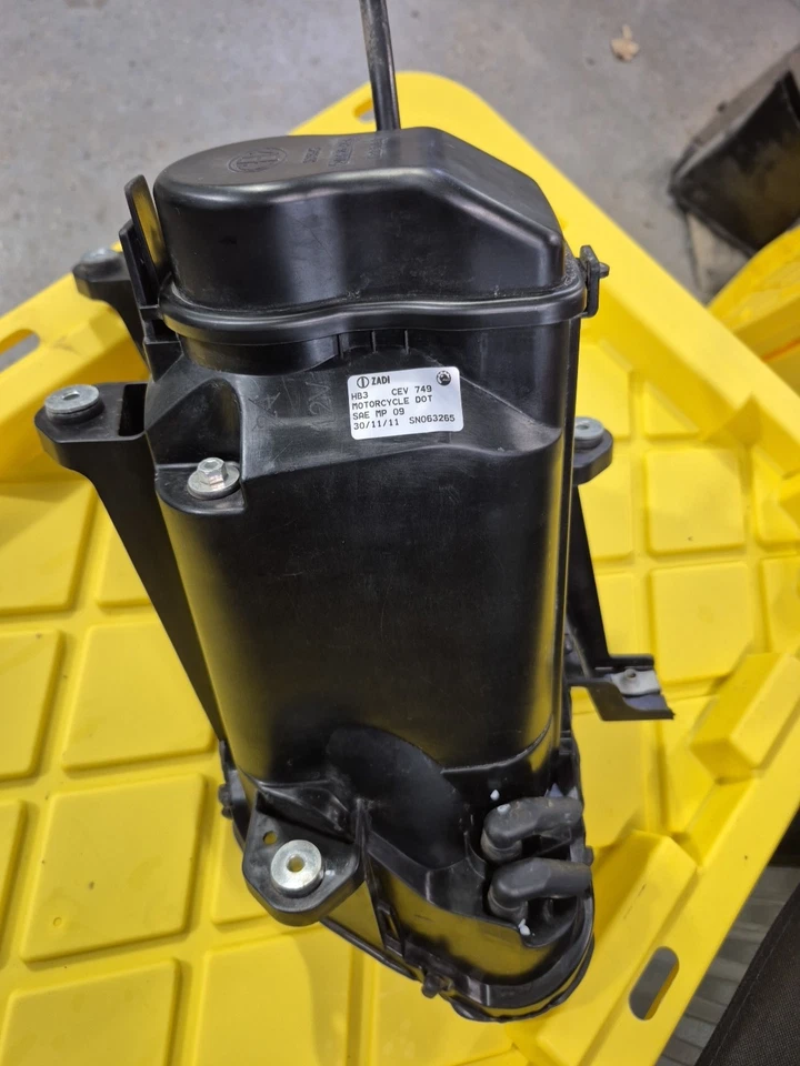 2010-2018 11 CAN-AM SPYDER RT-S ROADSTER OEM Right Headlight Headlamp 12 13 14 - Image 3 of 3