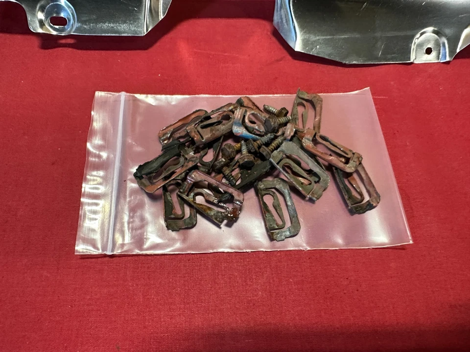 1969-1970 CHEVROLET IMPALA BEL AIR WINDSHIELD TRIM MOLDINGS GM 69-70 - Image 3 of 4