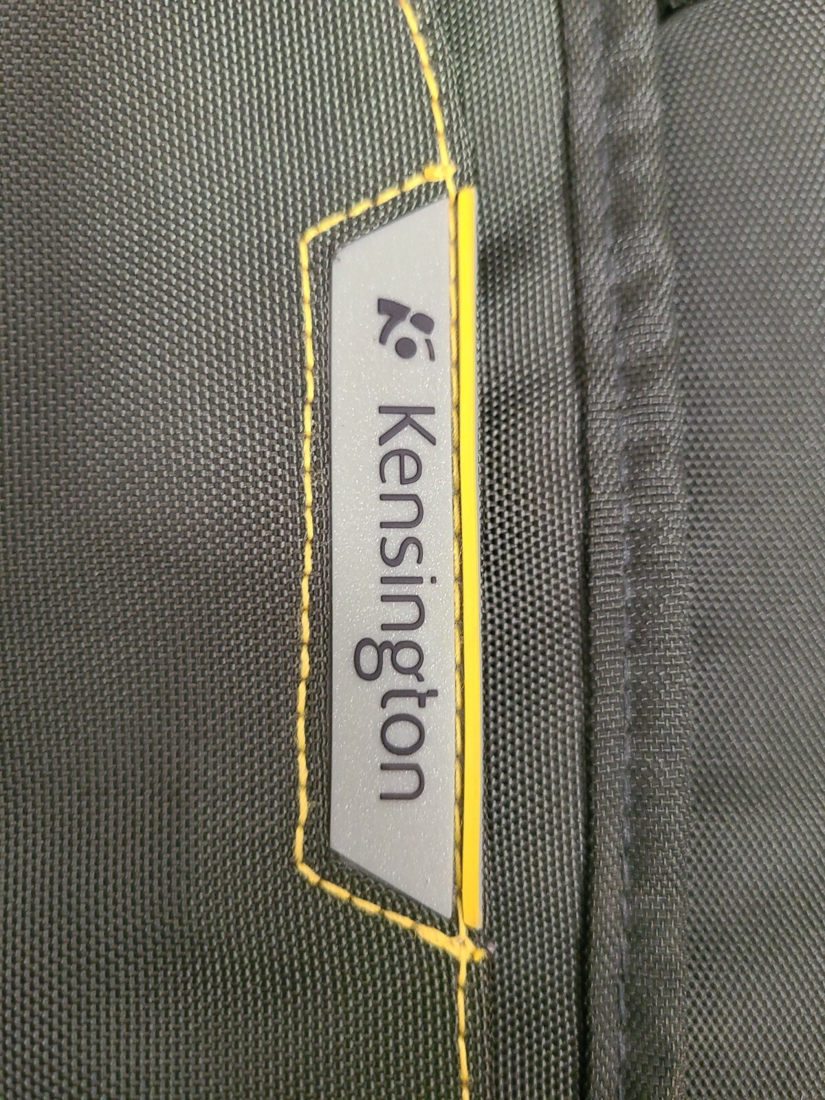 Kensington Contour Cargo Notebook/Messenger Laptop Shoulder Bag NWOT 