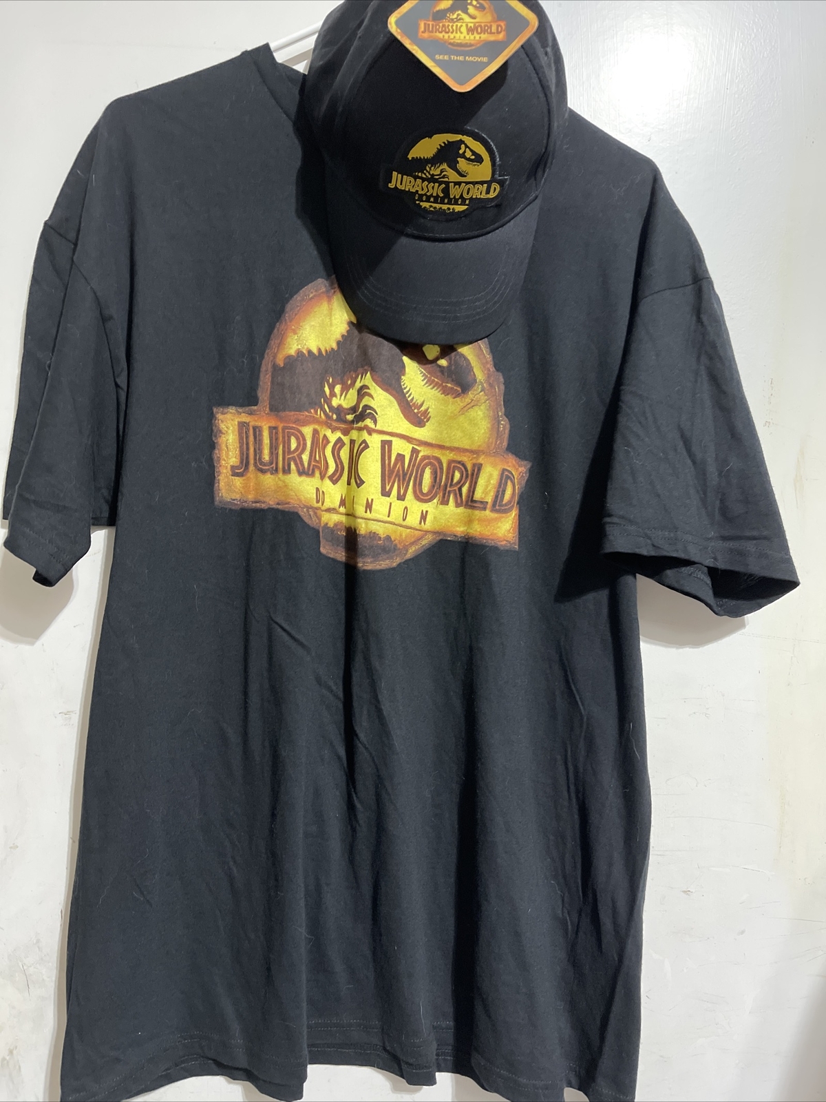 Promo GIFT SET-Jurassic World Dominion T-Rex Jurassic park T-Shirt XL  & Cap