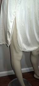  Vintage Lingerie Vanity Fair  Off White Nylon Half Slip Medium Short W  Slit 