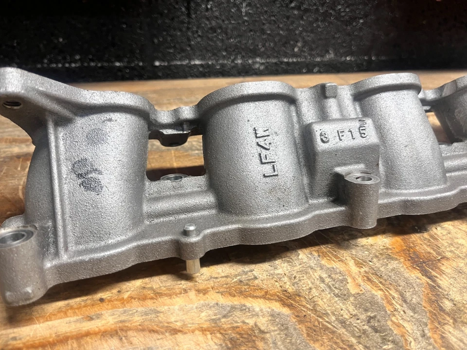 Adaptador de admisión de aire del motor Mazda Miata MX-5 2006-2015 2,0 L con sensor Foto 2 de 4