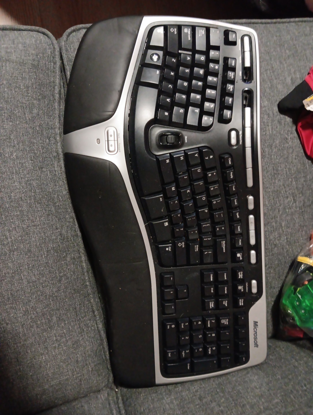 Microsoft Natural Wireless Ergonomic Keyboard 7000 Model 111