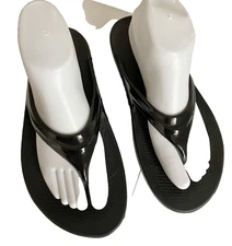 OOFOS OOLALA women's size 9 black flip flop recovery sandals athlete thong