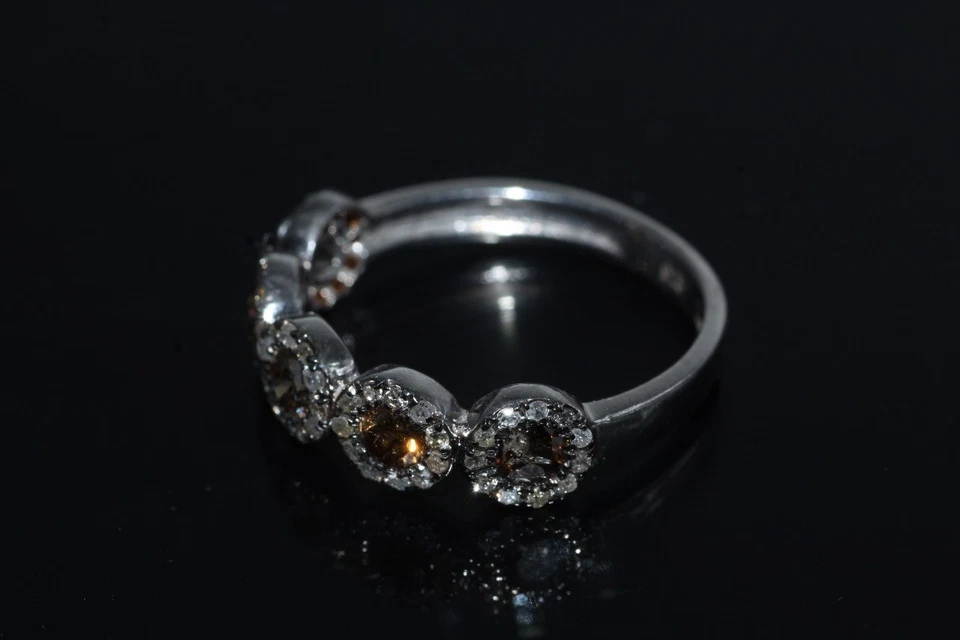 Anillo de compromiso de diamantes marrones naturales con halo de diamantes regalo de aniversario Foto 4 de 4