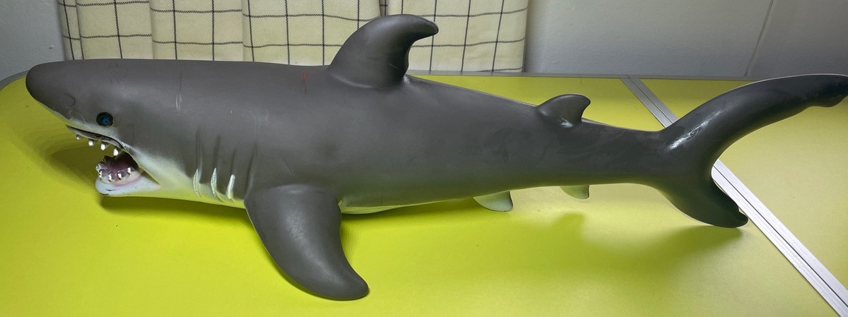 TOY SHARK RUBBER 52 CM/ JAWS SEA CREATURE ANIMAL/ T J MORRIS