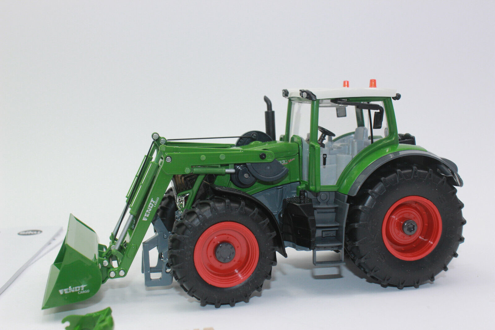 Siku 6793 Fendt 933 Vario mit Frontlader und Bluetooth App-Steuerung 132 NEU 