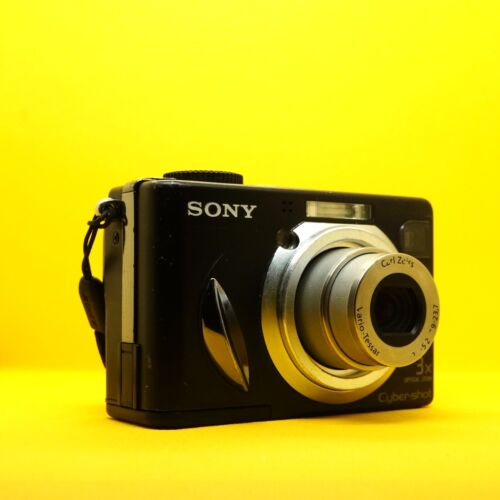 Sony DSC-W15 Digital Camera - Vintage - Rare item - Afbeelding 1 van 13