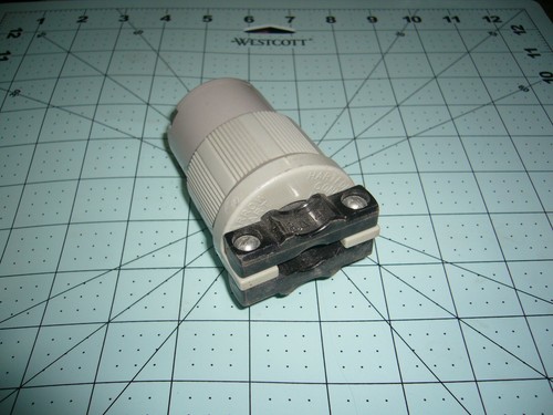 Arrow Hart Twist Lock Cord Receptacle Connector 20 AMP 125 VOLT 3 wire, NEW - Picture 2 of 2