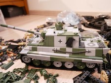 Sluban M38B0696 Set Battaglia Di Stalingrado: Carro, Moto, Cannone, Diorama E Figure