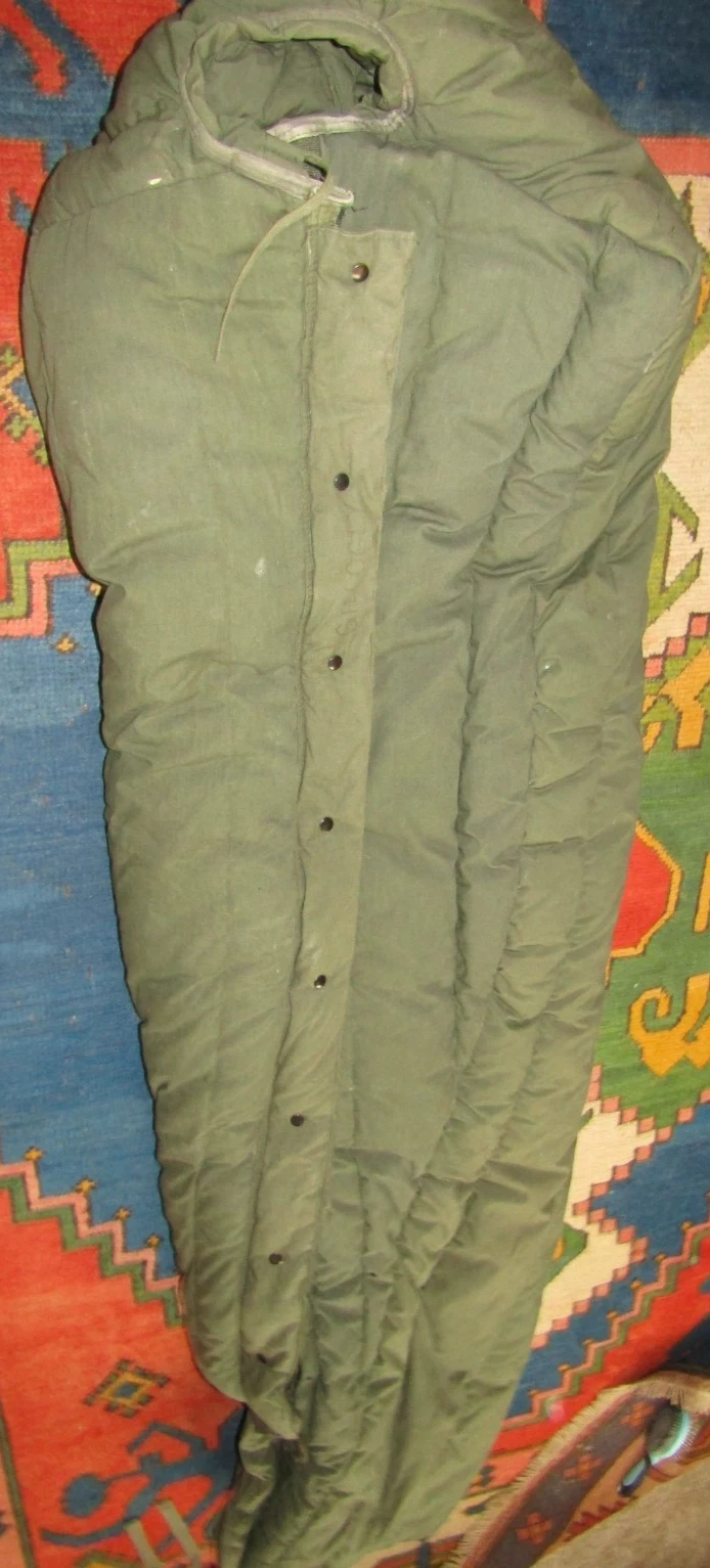 U.S Military Extreme Cold Weather Sleeping Bag Poly/Down 8465-01-033-8057
Opens in a new window or t