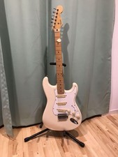 E-Gitarre Fender Stratocaster White 2004-2005 White Japan Made
