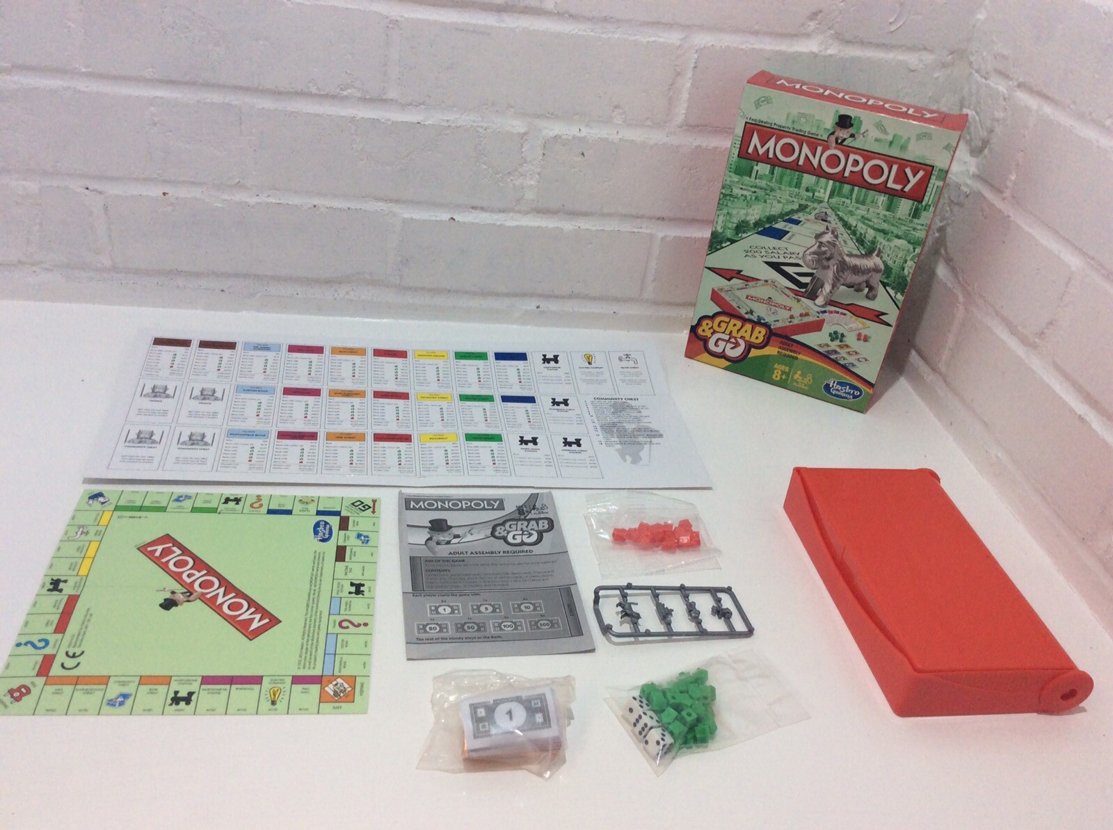 Hasbro B1002  Monopoly Grab & Go Game New