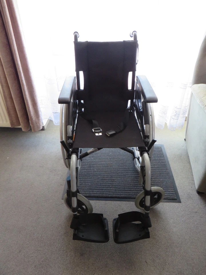 INVACARE, Leichtgewichtsrollstuhl, kompakt zusammenlegbar***Preissenkung***