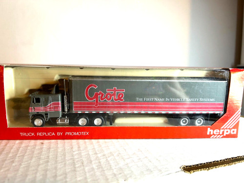 HERPA #6186 Freightliner cabina para dormir de 10 ruedas con remolque de caja de 45' "Grote" 1:87 | Zustand: New
