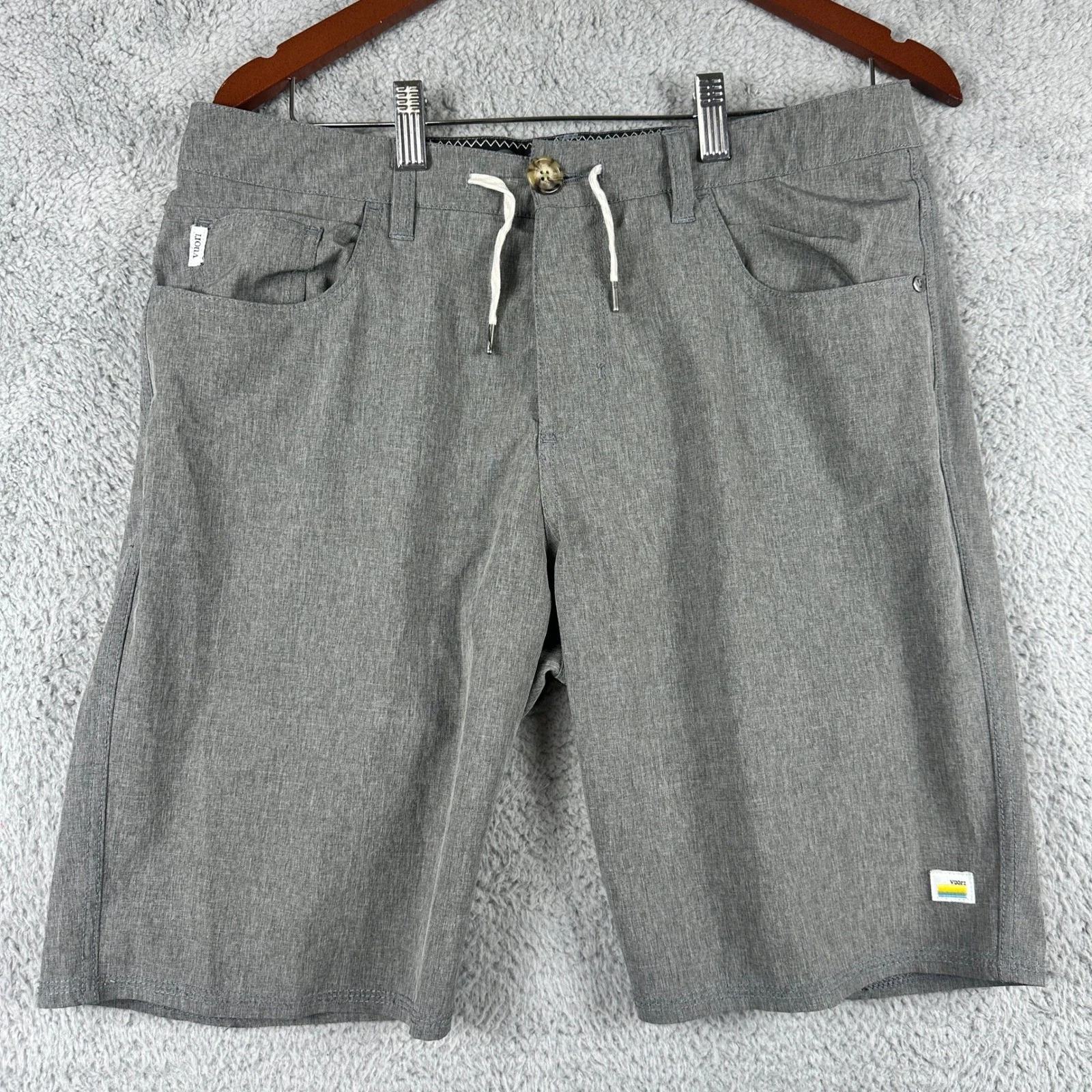 Vuori Shorts Mens 33 (Fits 33x9) Gray Heather Stretch Performance Designer
