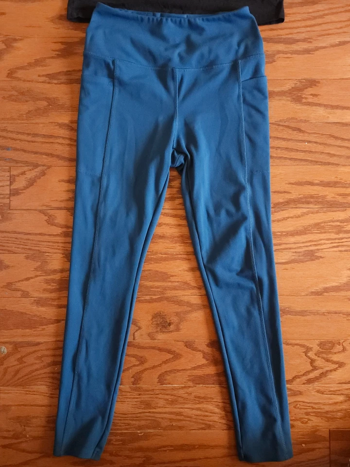 Leggings cropped Danskin cintura alta azul marinho, feminina tamanho pequeno, 2 peças com camiseta - Imagem 4 de 4