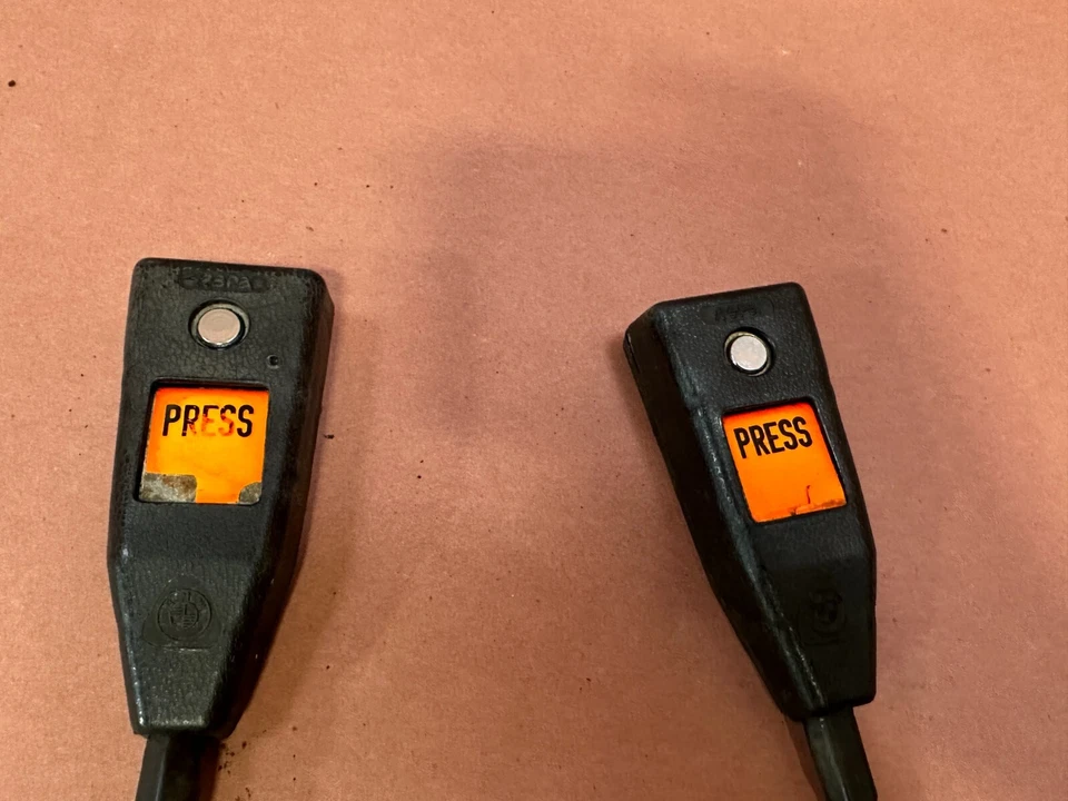 Par de módulos de asiento inferior BMW E10 2002 2000 2002tii 114 1802 1602 OEM 88 k millas Foto 4 de 4