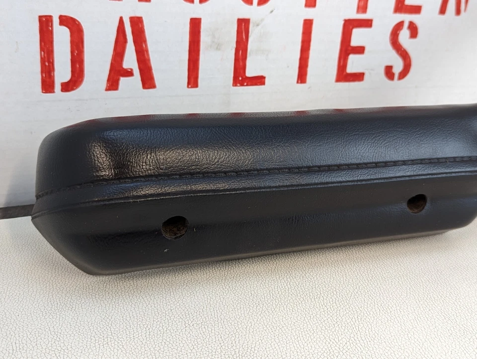 Dodge Rampage Omni Charger Plymouth Scamp Horizon Tc3 reposabrazos negro Foto 2 de 4