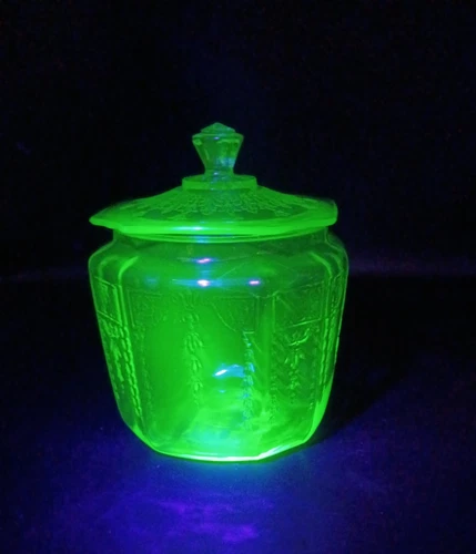 Anchor Hocking Uranium Depression Glass Princess Pattern 7.5" Biscuit Jar READ