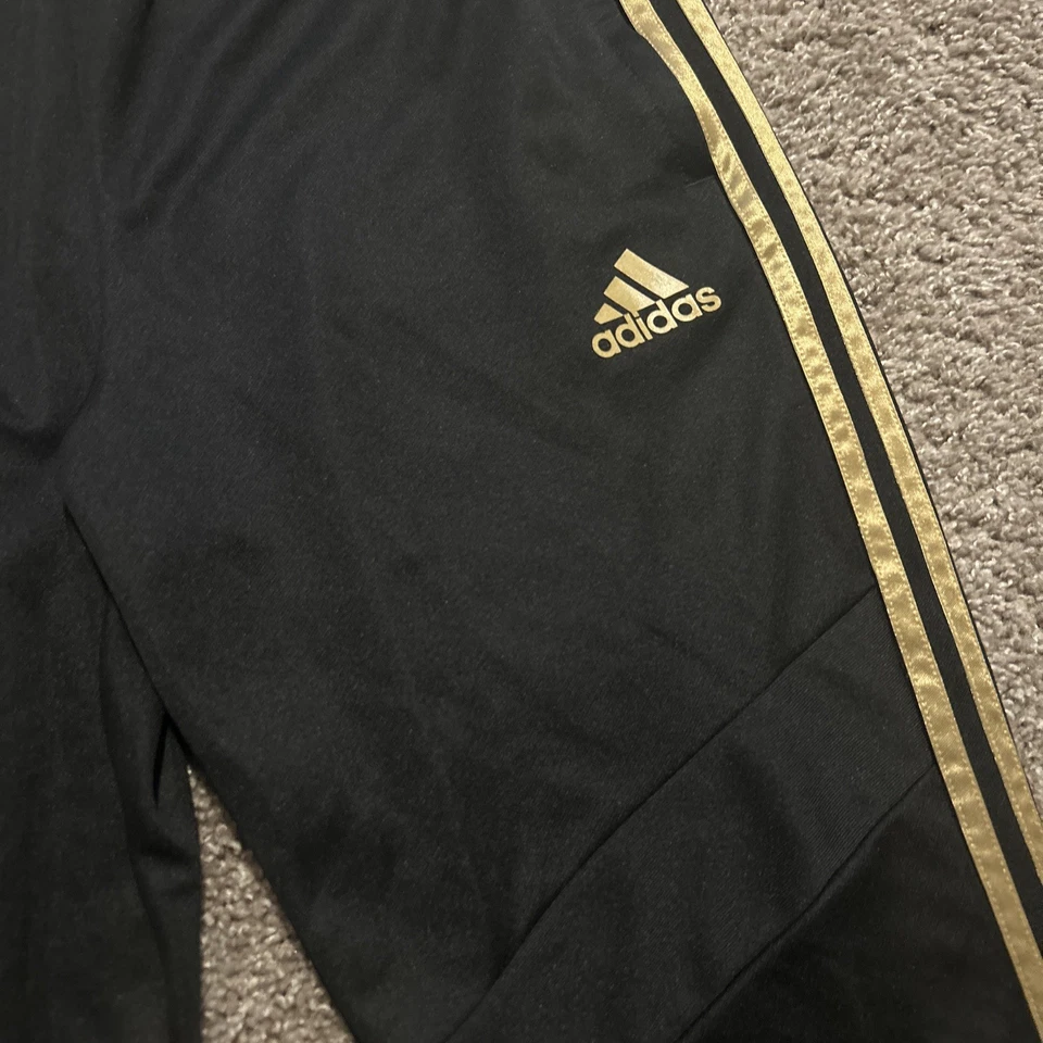 Pantalones de Entrenamiento Real Madrid CF Adidas Jogger Hombre Grande Negro Dorado Fútbol Foto 3 de 4