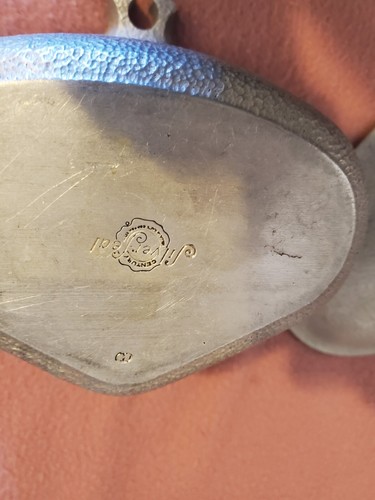 Vintage Silver Seal Triangle Pot Heart Shape Hammered cast aluminium With Lid - Picture 3 of 5