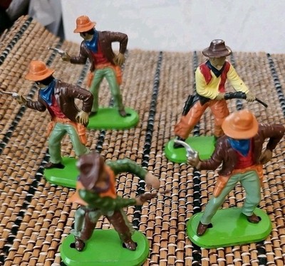 Lot Of 5 Britains Deetail Western Cowboy Figures  1971.  LOT #5