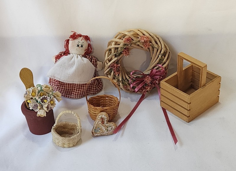VTG Granny Cottage Core Country MINIATURE Baskets wreath raggedy Ann Crock Prim