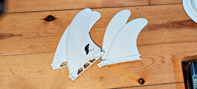 Futures Fin System F6 | Quad Finnen | weißer Kunststoff | NEU