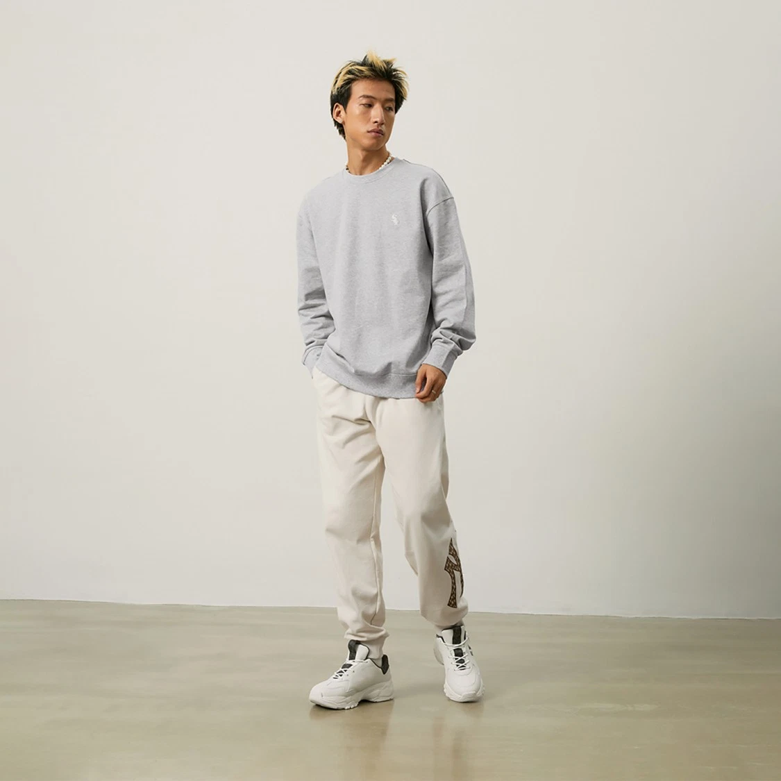 Long-Sleeve Crewneck Casual Solid Color Letter Logo Sweatshirt Unisex Gray