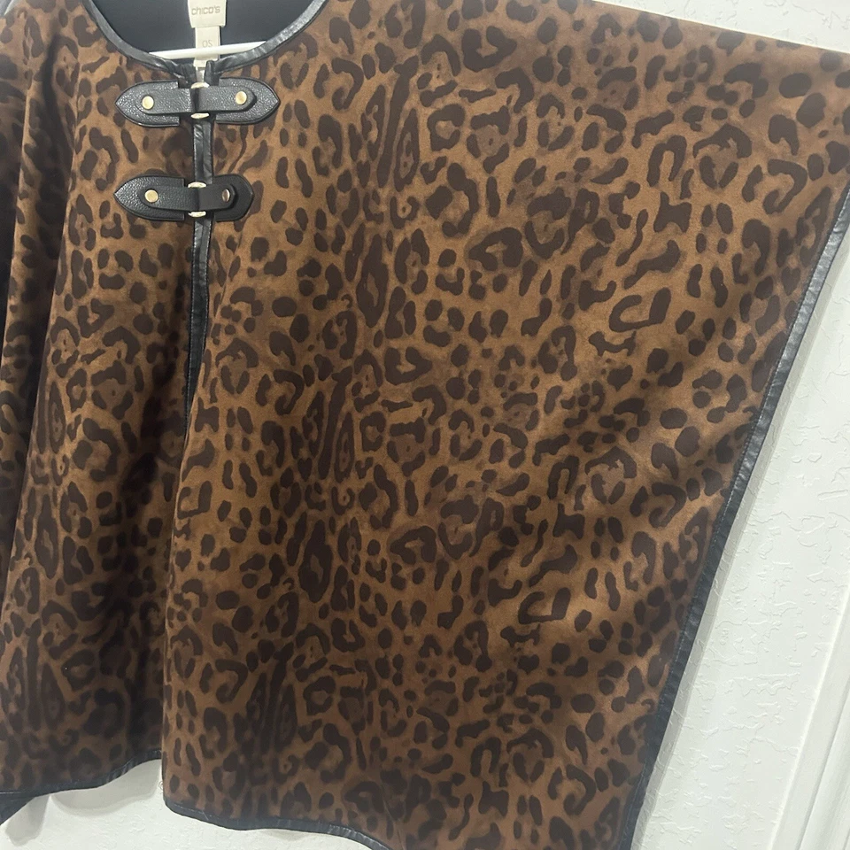 Poncho para mujer Chico’s talla única estampado de guepardo marrón y negro Foto 4 de 4