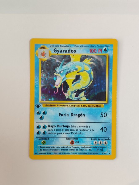 Vendo carta pokemon Gyarados primera edición #6 en muy buen estado