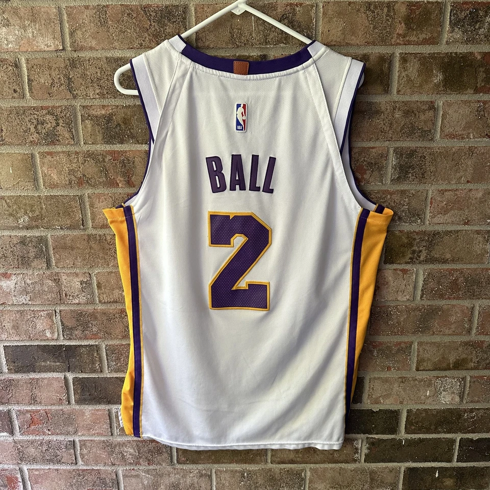 Camiseta de baloncesto blanca de la NBA Los Angeles Lakers para hombre 50 #2 Nike Foto 4 de 4