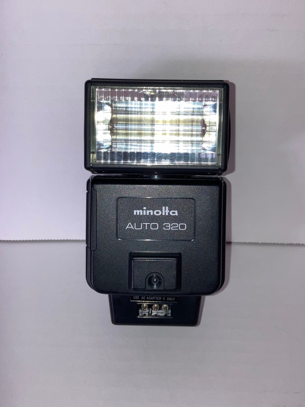 Minolta Auto 320 flash unit with original case - tested and working